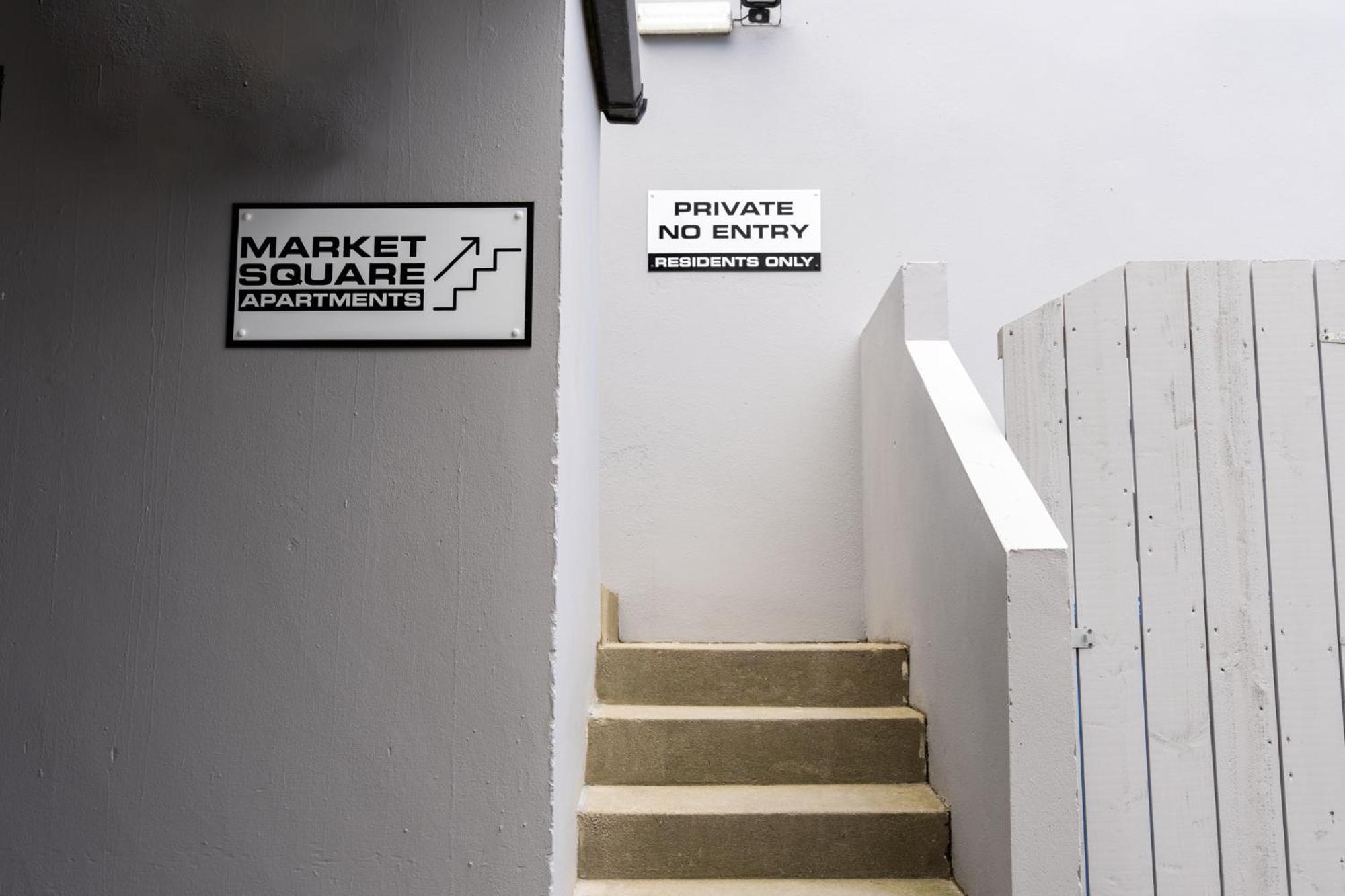 Market Square Apartments ブッシュミルズ エクステリア 写真