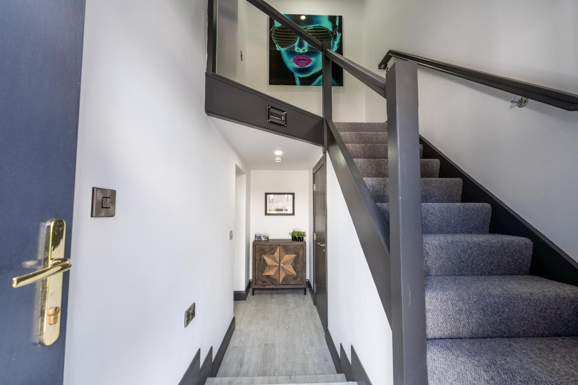 Market Square Apartments ブッシュミルズ エクステリア 写真